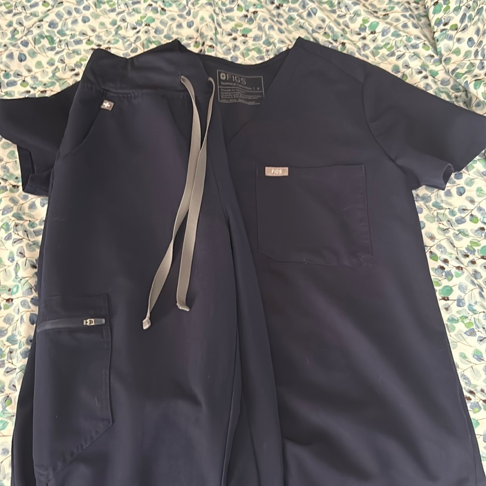FIGS Navy Scrubs